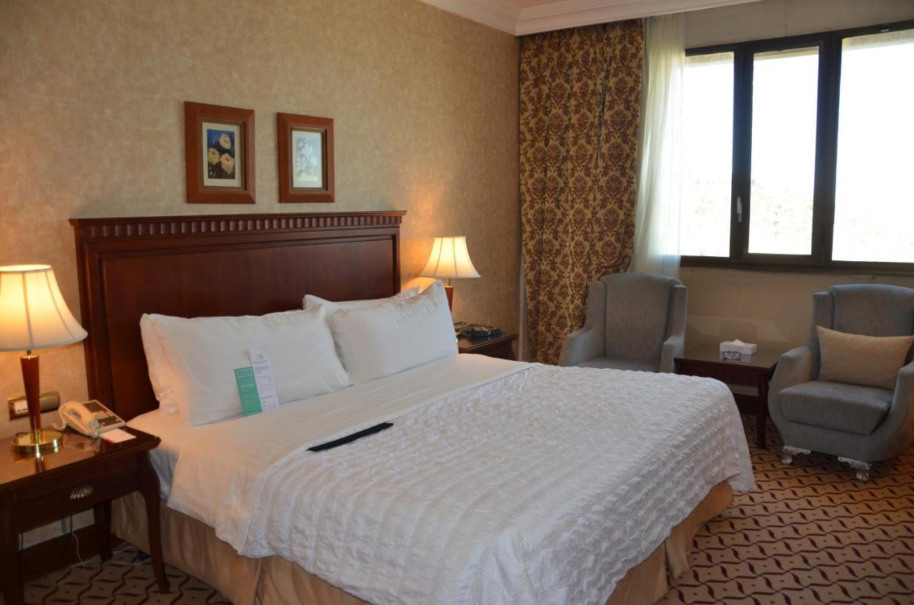 Le Meridien Al Hada Bagian luar foto