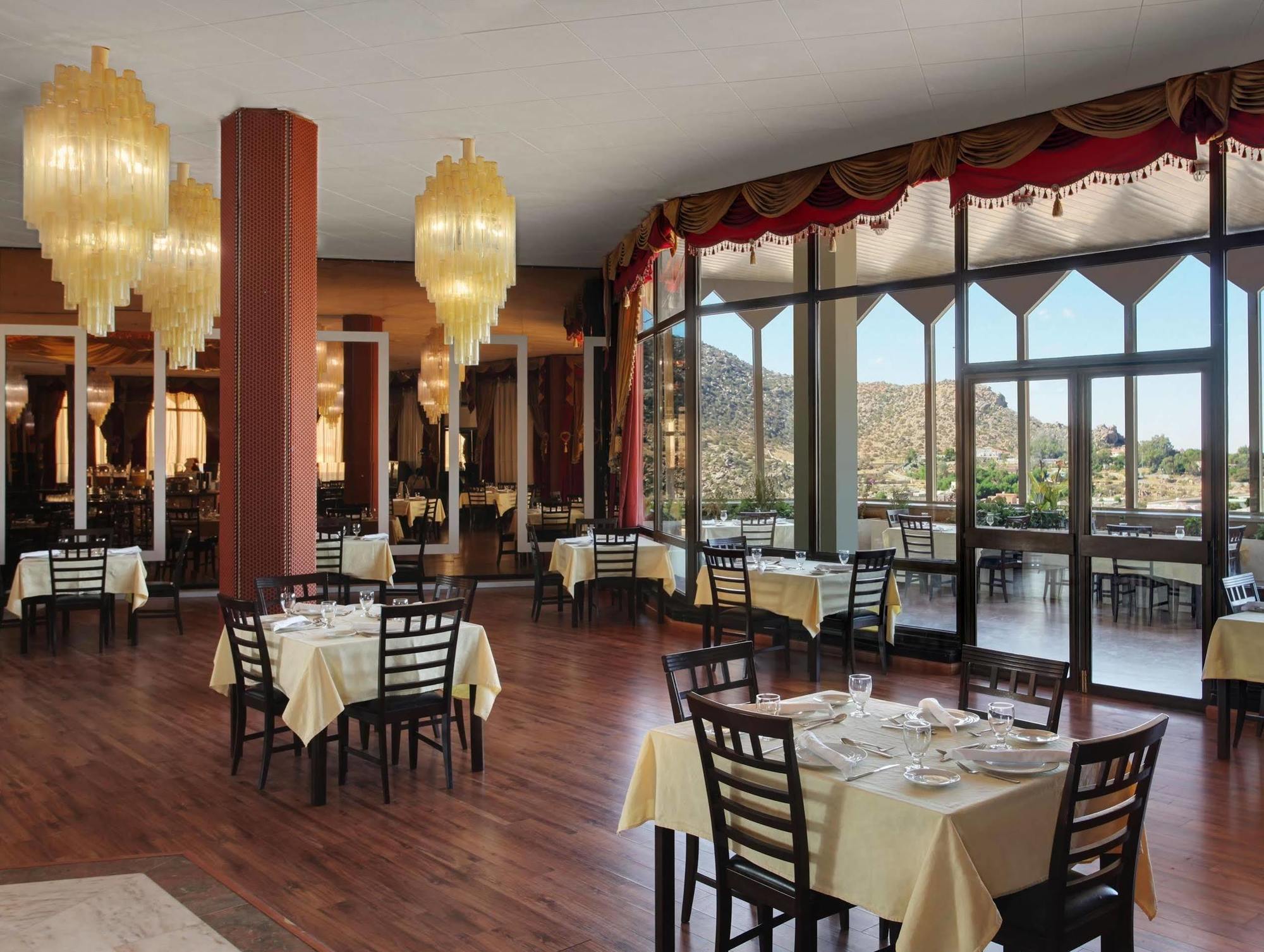 Le Meridien Al Hada Bagian luar foto